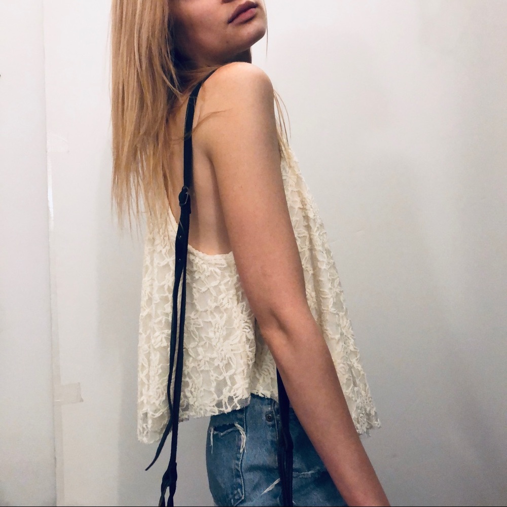 Urban outfitters lace top XS white razor flowy - Picture 7 of 7